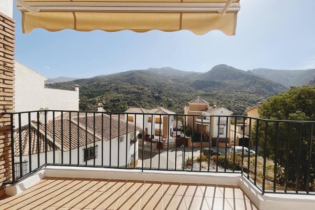 Balcon Hacia La Montana * Guejar Sierra